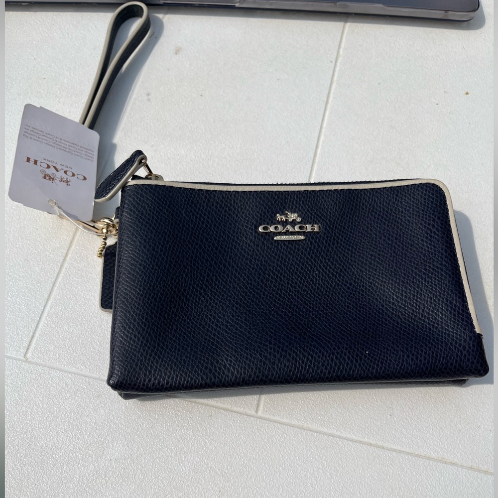 NWT* Women Coach outlet wristlet blue, white and gold, wonderful condition!